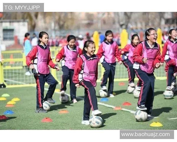 潮流女孩如何追逐足球明星的心事与梦想之旅